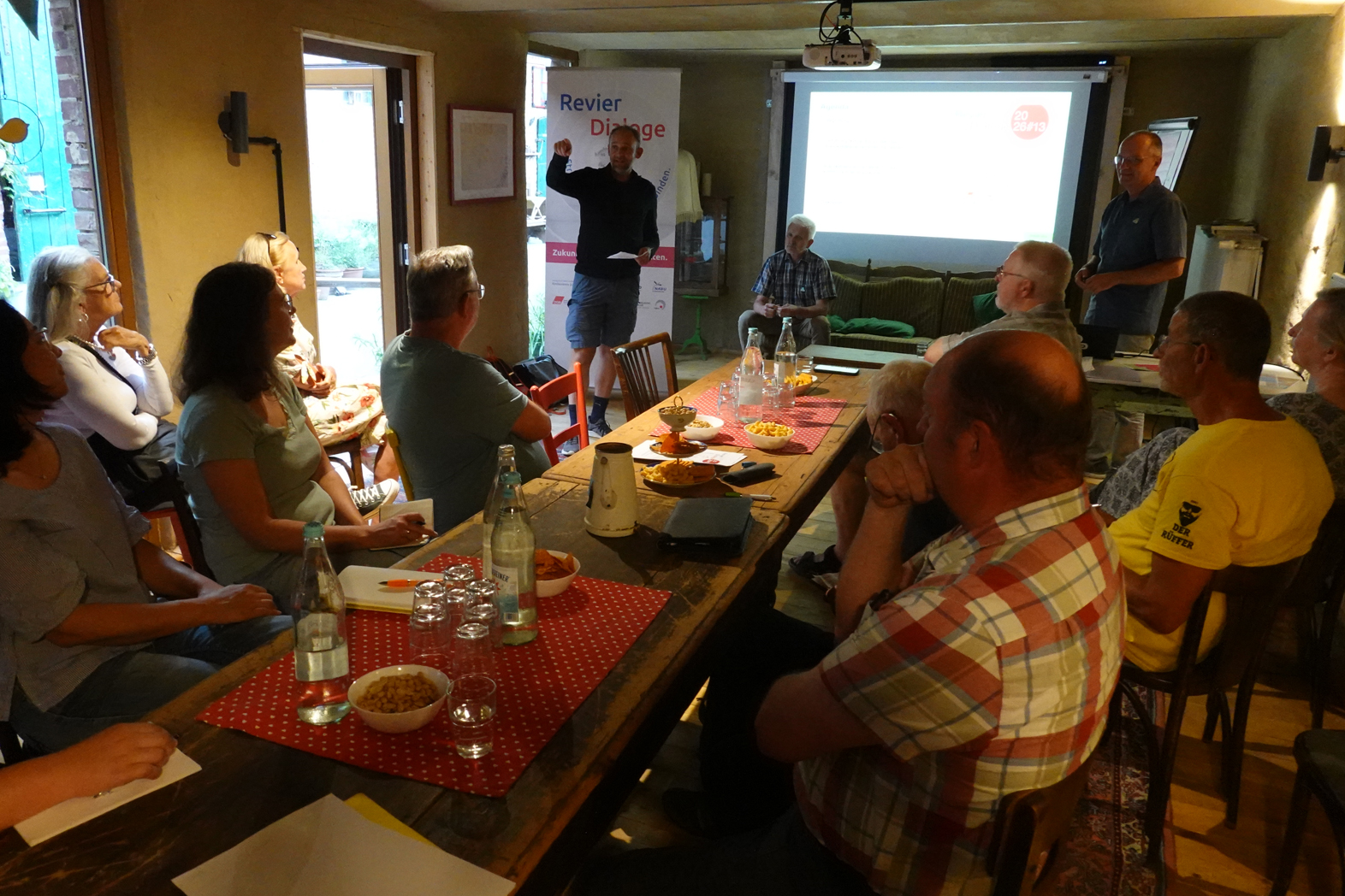 Die gut besuchte 13. Ausgabe der RevierDialoge des Netzwerks 'Revier WIRd Region' fand im Cafe Nr 5 in Berverath statt.