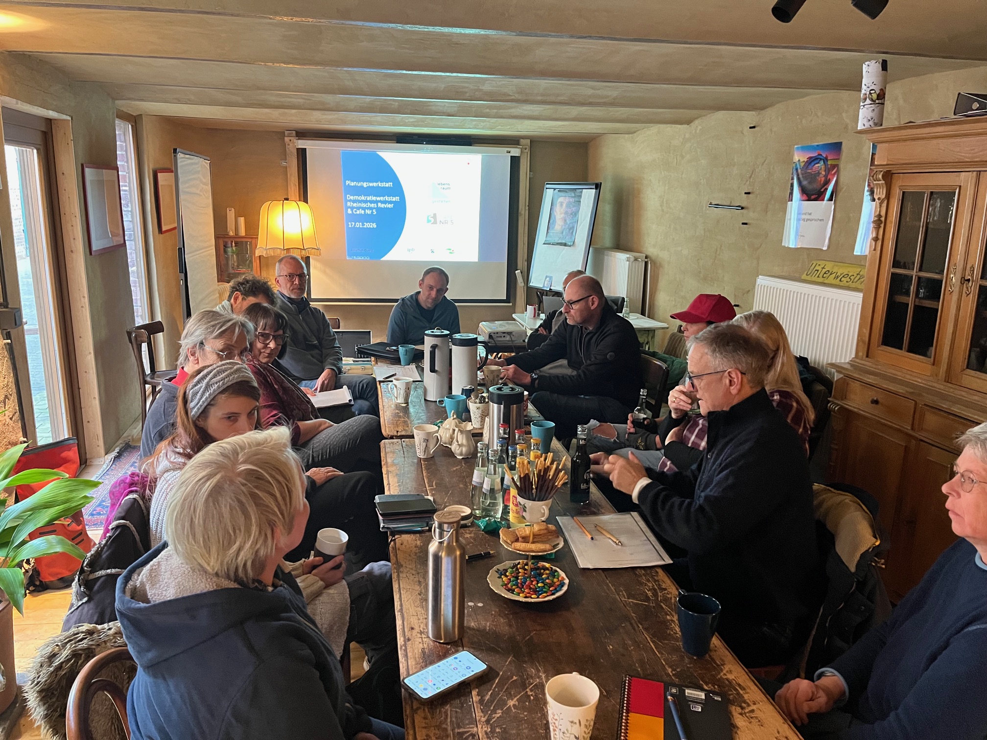 Bürger_innen im Gespräch bei der Planungswerkstatt